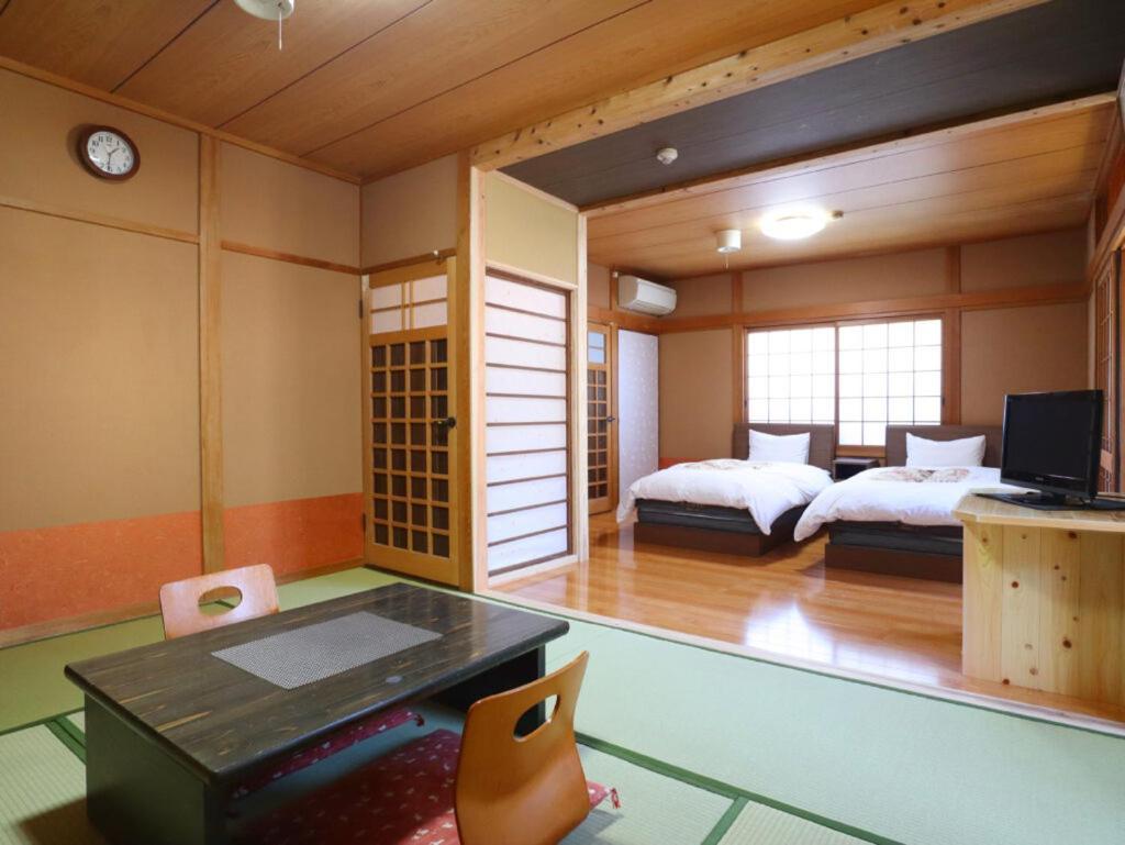 Ban-Ya Hot Spring Inn Yufu Exterior photo