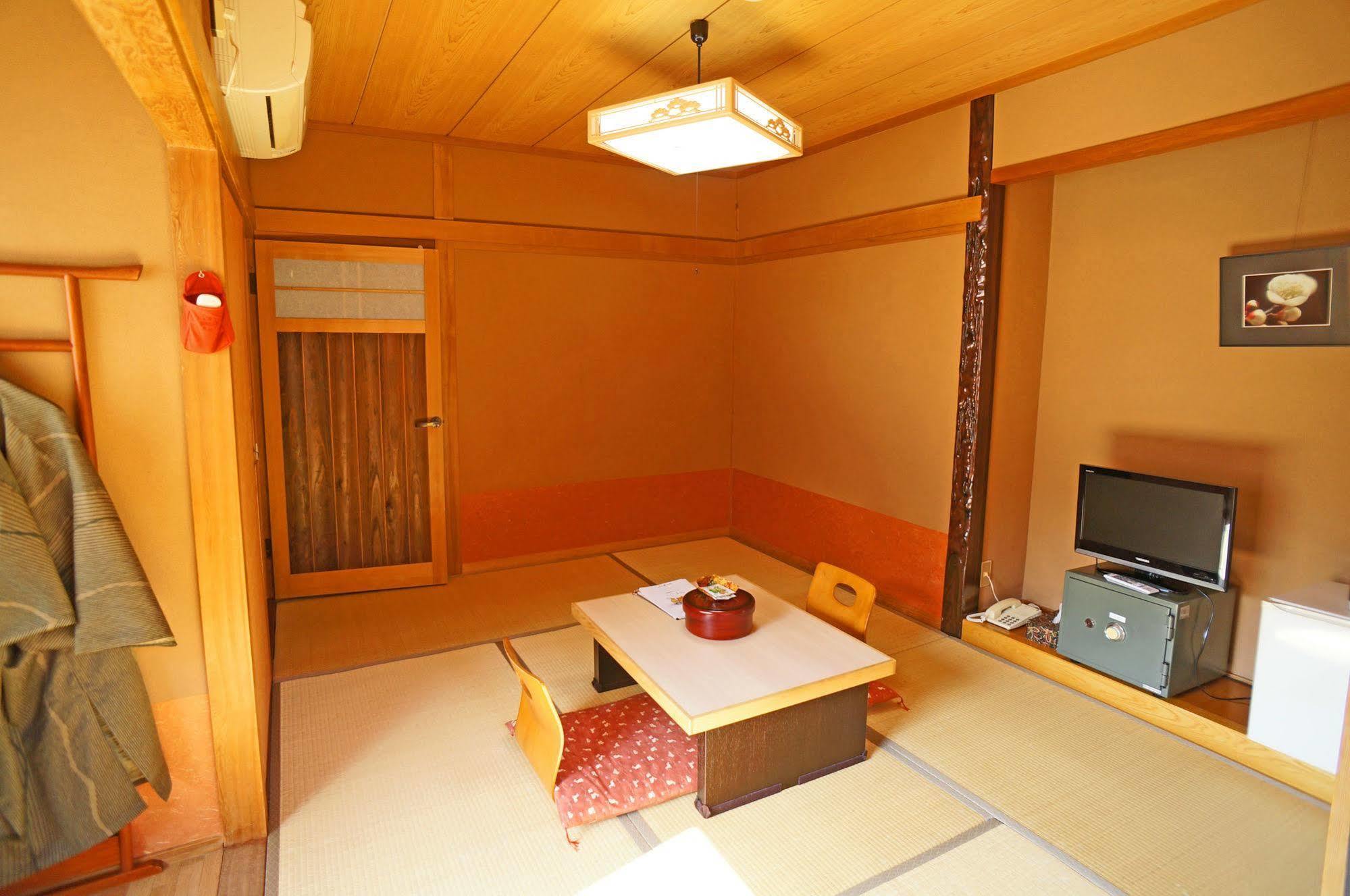 Ban-Ya Hot Spring Inn Yufu Exterior photo
