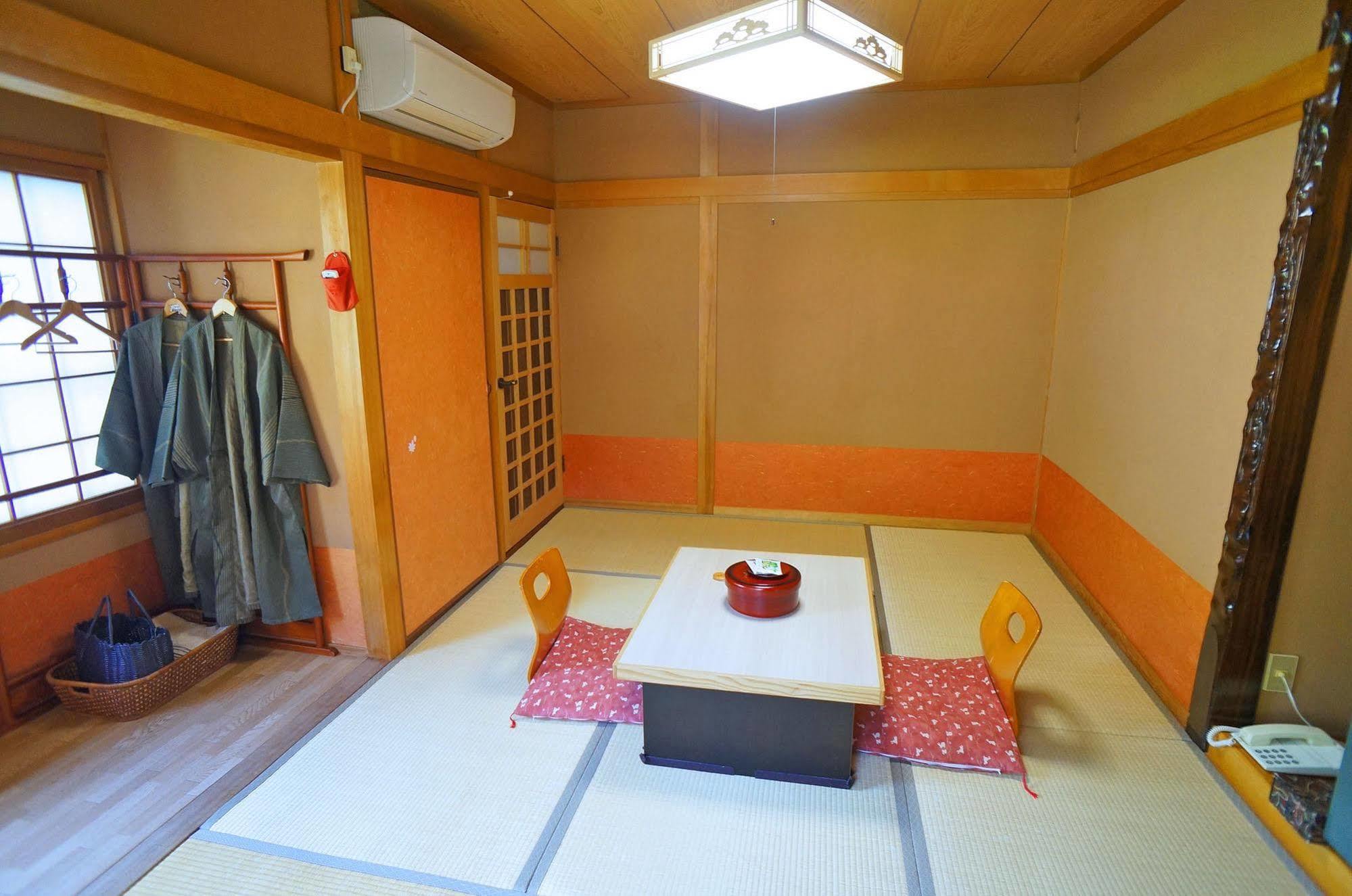 Ban-Ya Hot Spring Inn Yufu Exterior photo