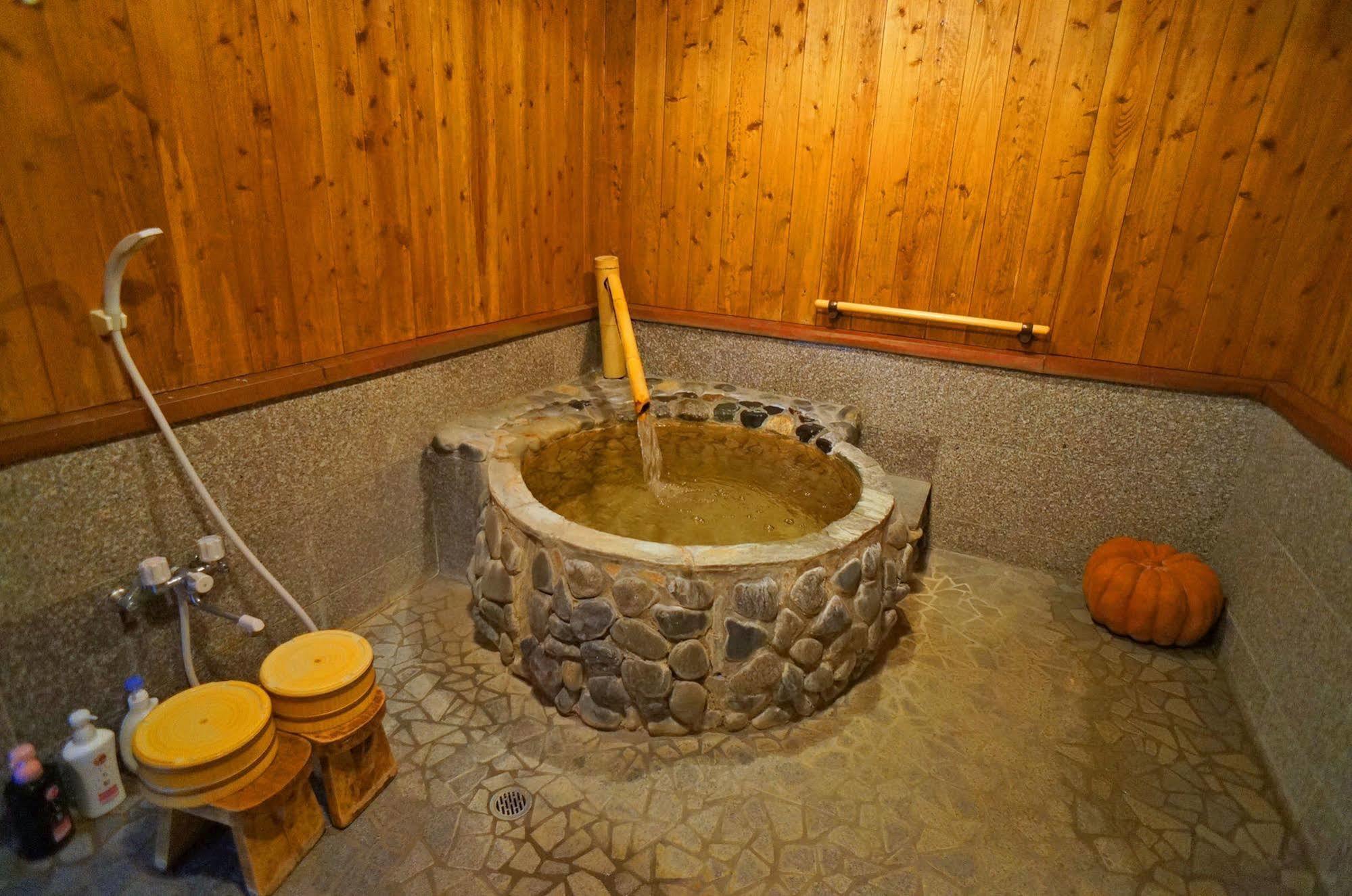 Ban-Ya Hot Spring Inn Yufu Exterior photo